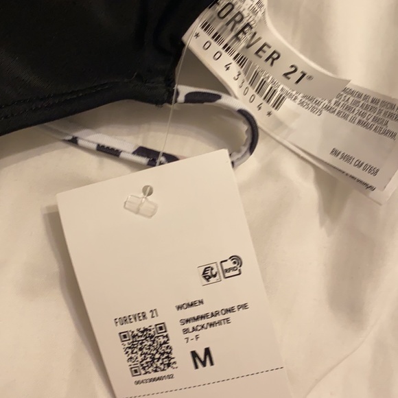 Strappy one piece swim suit - Picture 6 of 6